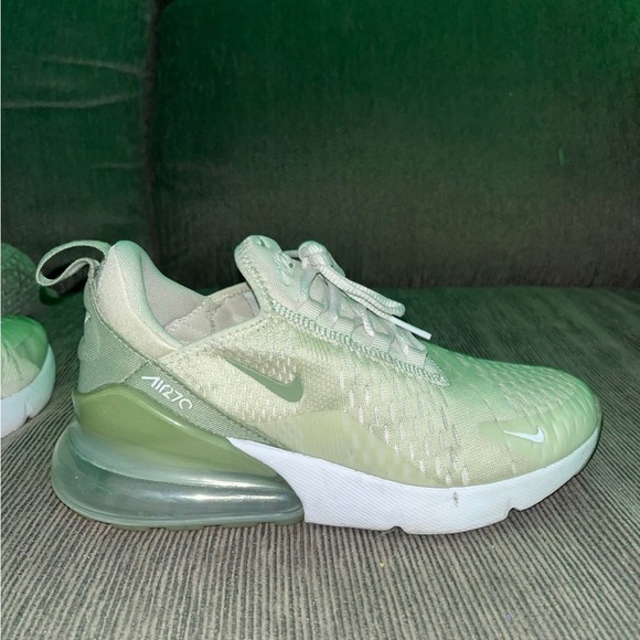 Nike Air Max 270 Shoes - Picture 6 of 9